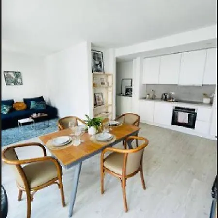 Apartment 1 Bedroom In Center With Terrace 31--2