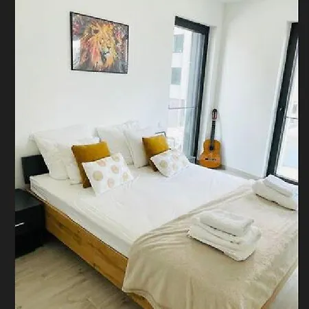 1 Bedroom In Center With Terrace 31--2 아파트 *